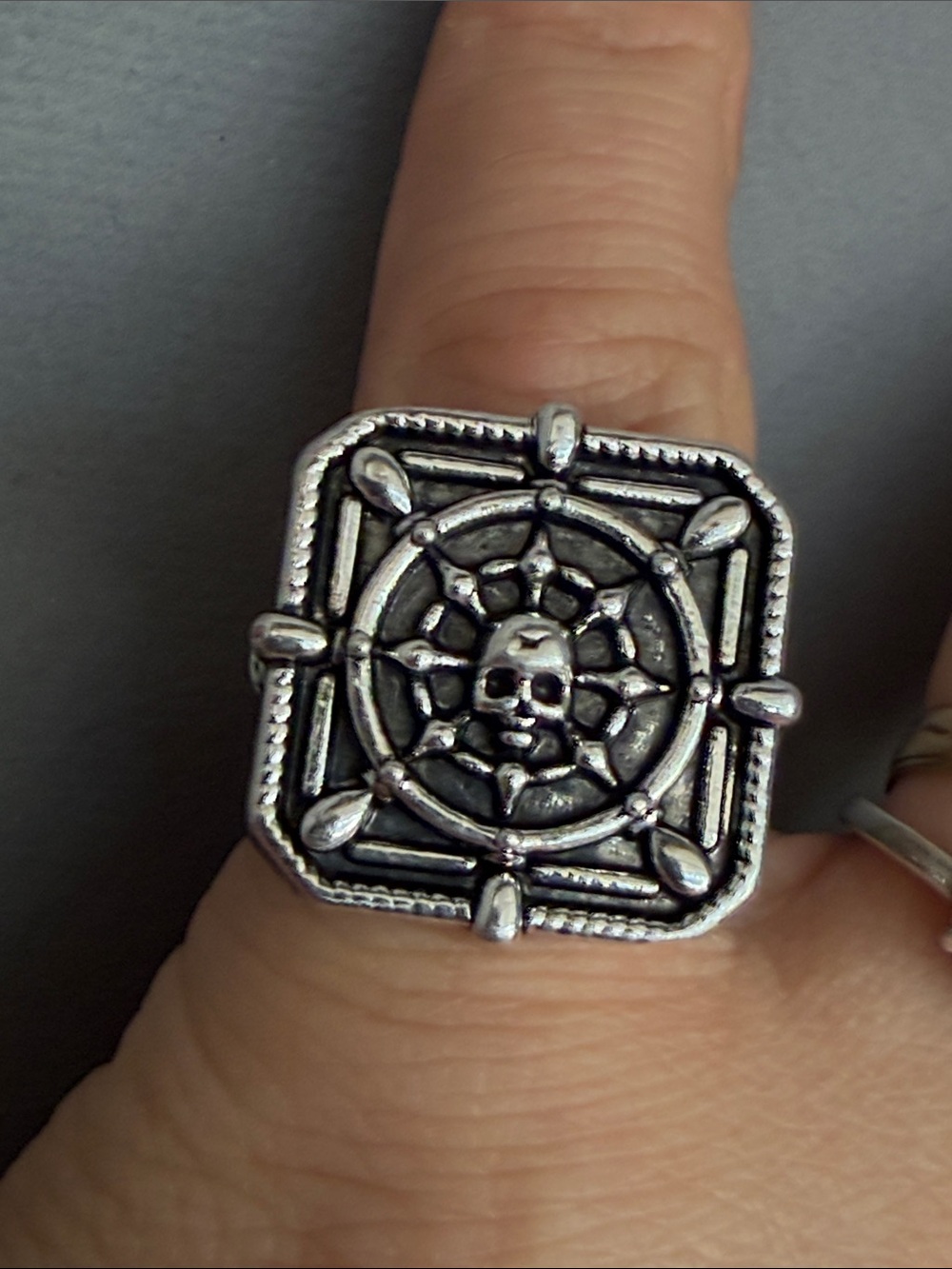 Skull)Ornate Silver Templar-Style Statement Ring - Silver-tone